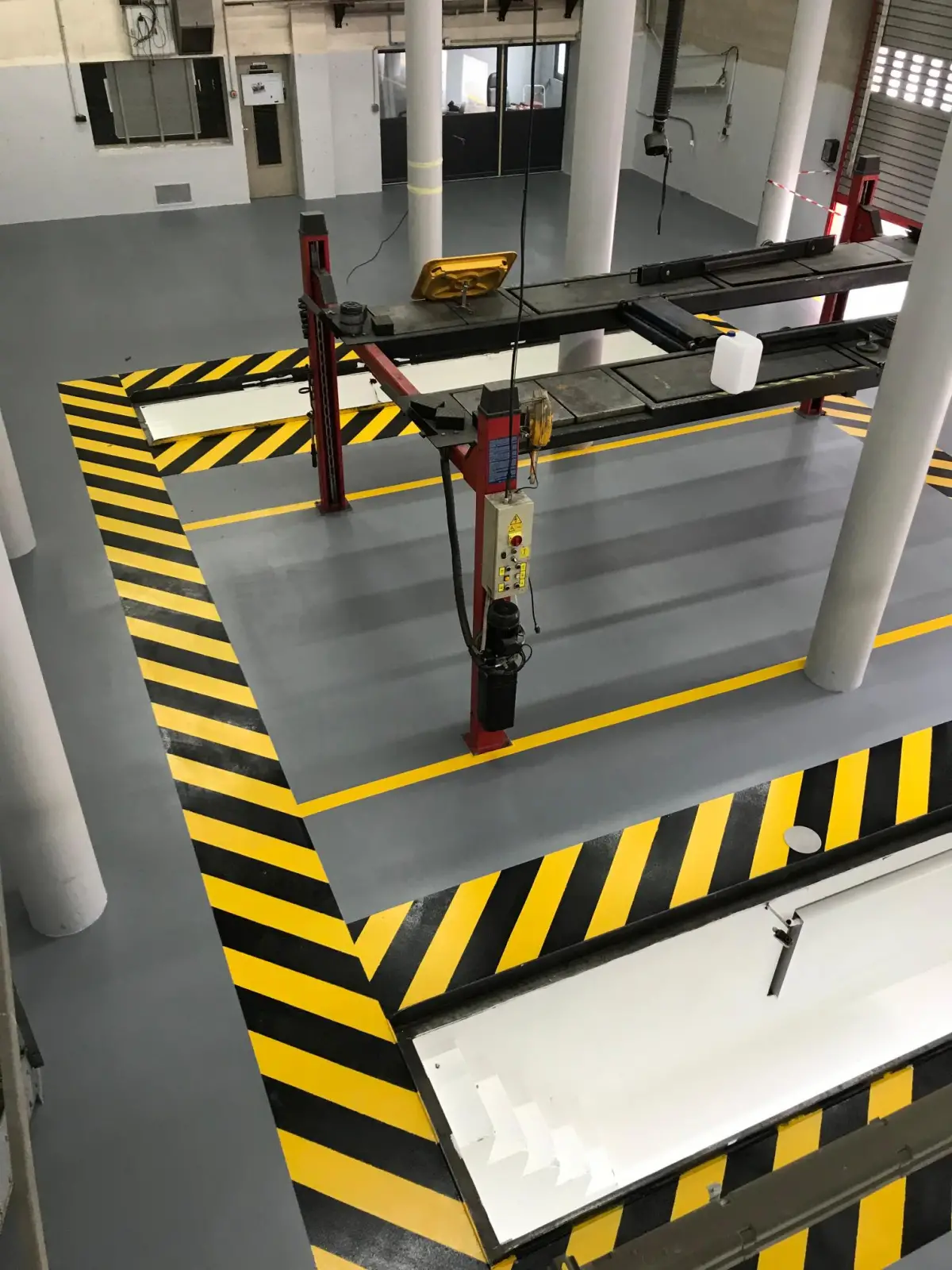 Pose de résine de sols et peinture époxy Avrillé